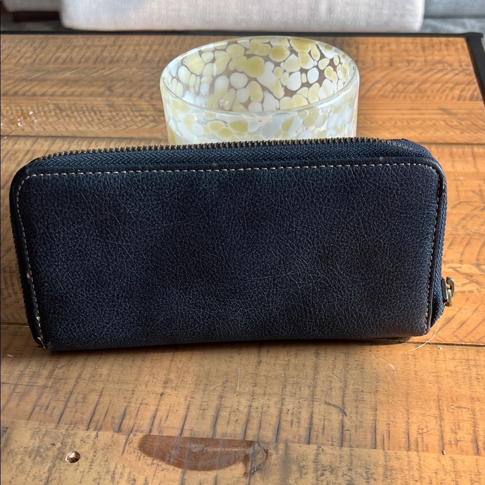 ROOTS Black Leather Zip Wallet - Picture 5 of 9